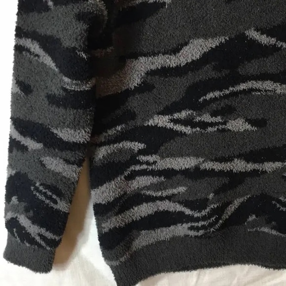 Barefoot Dreams Sweater Gray Black Carbon Camo Seaside Crew Neck Pullover XL - Picture 6 of 9